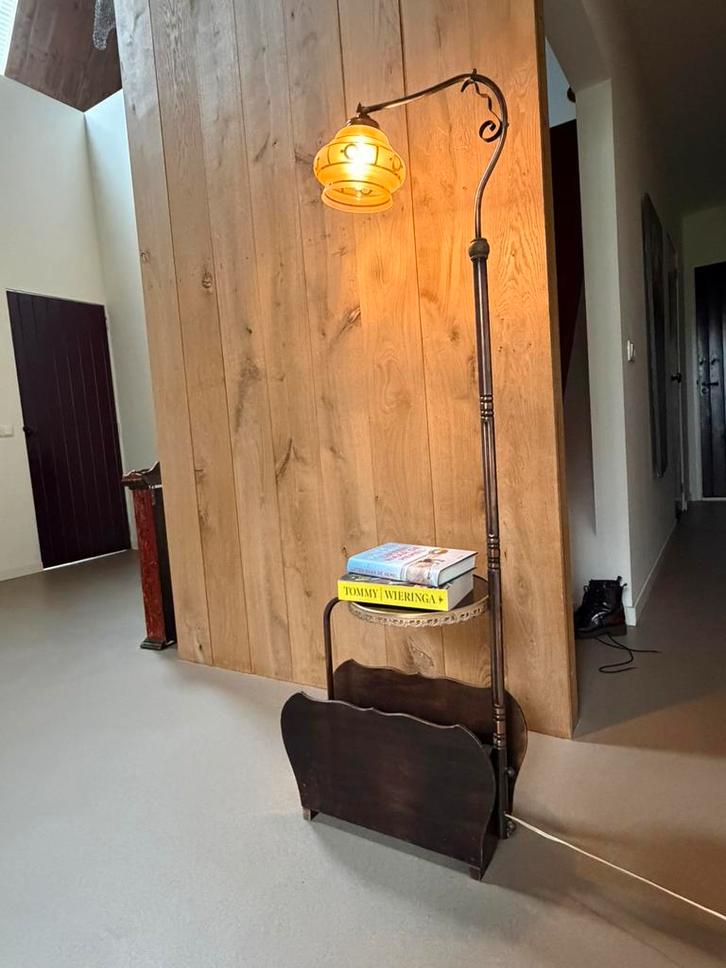 Leuk leestafeltje. Lectuur tafel. Lamp. Tijgerprint, Huis en Inrichting, Lampen | Vloerlampen, Zo goed als nieuw, Minder dan 100 cm