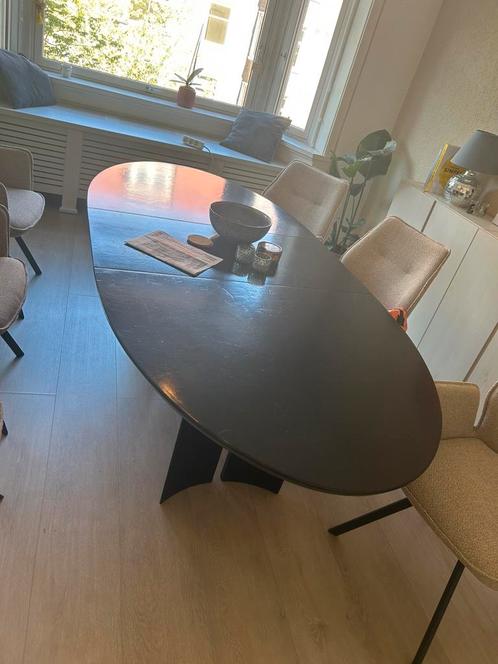 Zwarte diner tafel uitschuifbaar, Huis en Inrichting, Tafels | Eettafels, Gebruikt, 100 tot 150 cm, 200 cm of meer, Ovaal, Ophalen