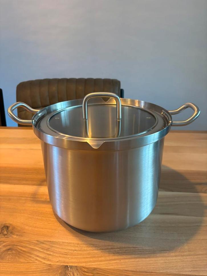 BK Q linair 7,5L soeppan - nieuw, Huis en Inrichting, Keuken | Potten en Pannen, Nieuw, Pannenset, Rvs, Inductieplaat, Keramische plaat