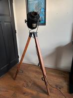 Oude theaterspot op houten driepoot, Ophalen, Gebruikt, Hout, 100 tot 150 cm