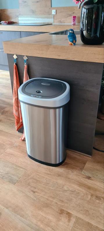 Moderne RVS Afvalemmer met Sensor. 45 Euro beschikbaar voor biedingen
