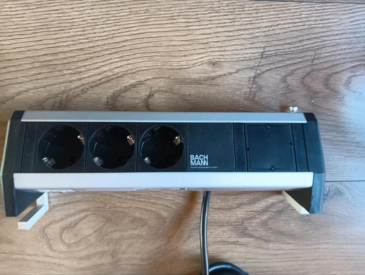 Bachmann bureau contactdoos., Doe-het-zelf en Verbouw, Elektra en Kabels, Gebruikt, Overige typen, Ophalen