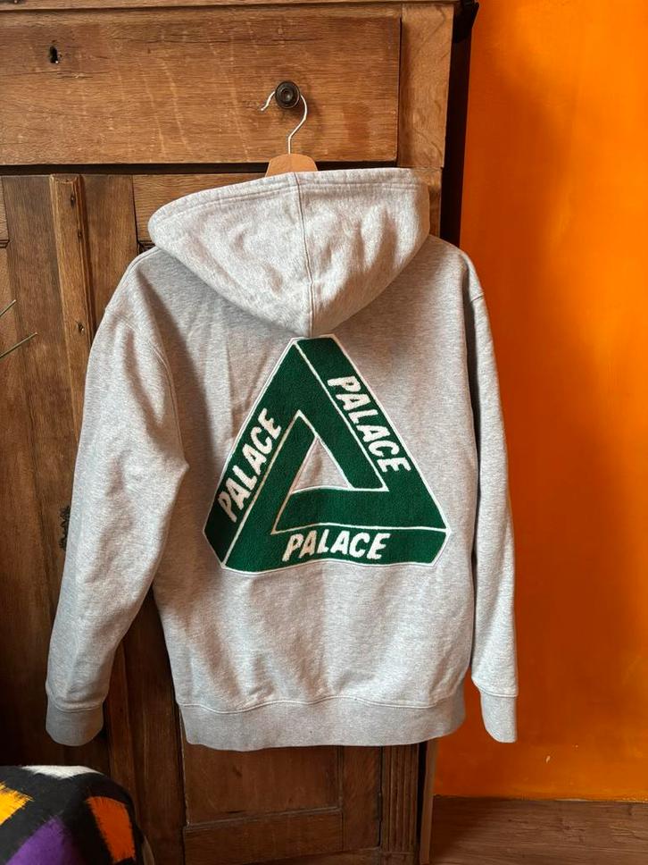 Palace Skateboards Chenille Tri-Ferg Hoodie - Grijs - Maat L, Kleding | Heren, Truien en Vesten, Zo goed als nieuw, Grijs, Ophalen of Verzenden