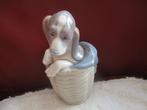 lladro hond in mand, Ophalen of Verzenden, Zo goed als nieuw, Dier