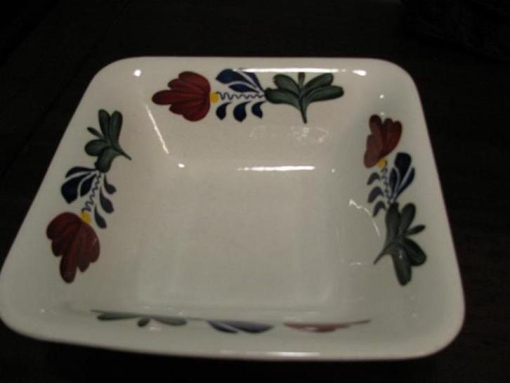 Boerenbont vierkante schaal nr 4 Boerenbond, Huis en Inrichting, Keuken | Servies, Gebruikt, Schaal of Schalen, Boerenbont, Aardewerk