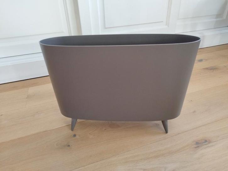 Koziol Milano Lectuurbak - Modern Design, Huis en Inrichting, Woonaccessoires | Krantenbakken en Lectuurbakken, Zo goed als nieuw