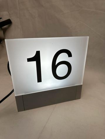 LED huisnummerlamp – met verlichting, nummer 16 beschikbaar voor biedingen