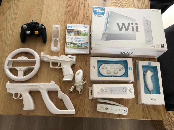Complete set Nintendo Wii + vele extra’s, Spelcomputers en Games, Spelcomputers | Nintendo Wii, Zo goed als nieuw, Met 3 controllers of meer