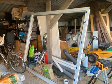Kunststof kozijn zonder glas beschikbaar voor biedingen