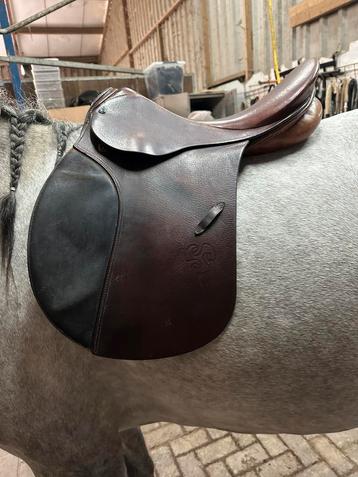 Stubben siegfried medium 17.5 inch springzadel boom maat 30 beschikbaar voor biedingen