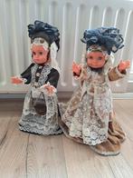 Twee Vintage Poppen in Klederdracht, Antiek en Kunst, Ophalen of Verzenden
