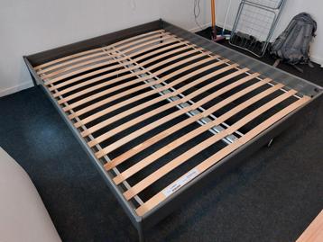 ikea tweepersoonsbed 200 x 160 inclusief Lattenbodems 