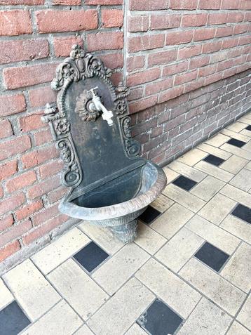 Antieke Gietijzeren Fontein Wandfontein Tuindecoratie Vintag beschikbaar voor biedingen