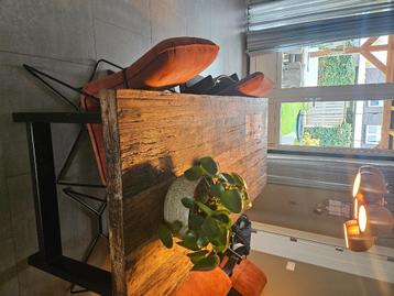 Eettafel  beschikbaar voor biedingen