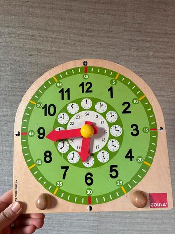 Tip voor Sint: Houten oefenklok Goula beschikbaar voor biedingen