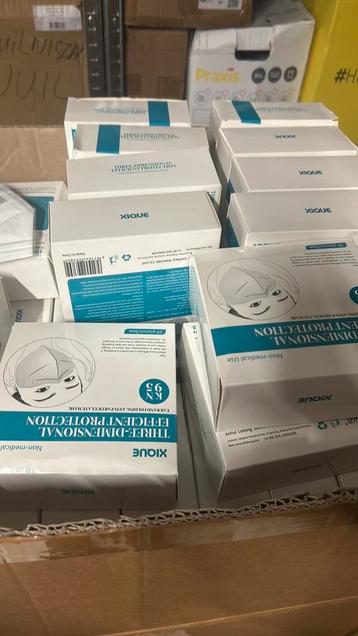 GRATIS Verschillende soorten 4 dozen mondkapjes beschikbaar voor biedingen