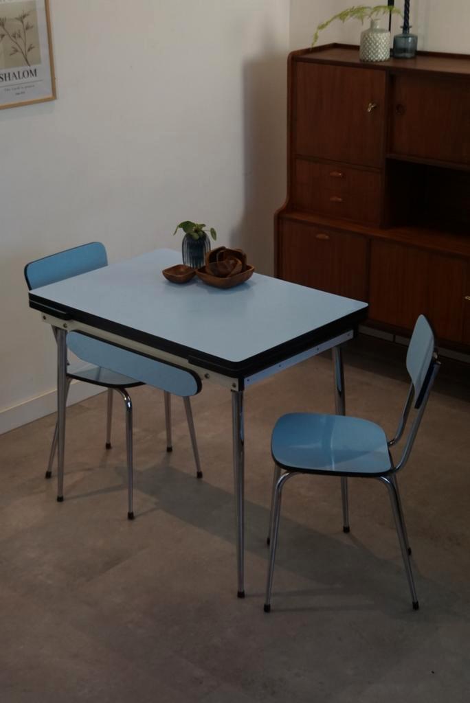 Vintage retro eettafeltje en stoeltjes, Huis en Inrichting, Tafels | Eettafels, 50 tot 100 cm, 100 tot 150 cm, Rechthoekig, Ophalen