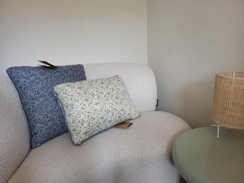 2 kussens Nieuw met kaartjes, Huis en Inrichting, Woonaccessoires | Kussens, Nieuw, Blauw, Vierkant, Ophalen