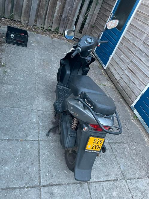 Kymco agillty 50 grijs, Fietsen en Brommers, Scooters | Kymco, Zo goed als nieuw, Agility, Ophalen