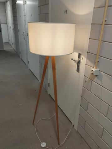Zuiver Tripod Vloerlamp - Wit / Naturel beschikbaar voor biedingen
