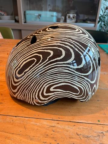 Toffe helm te koop beschikbaar voor biedingen