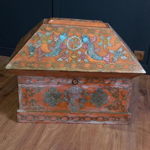 Sierlijke handbeschilderde Antieke kist uit Hongarije, Huis en Inrichting, Woonaccessoires | Kisten, 50 tot 75 cm, 50 tot 75 cm