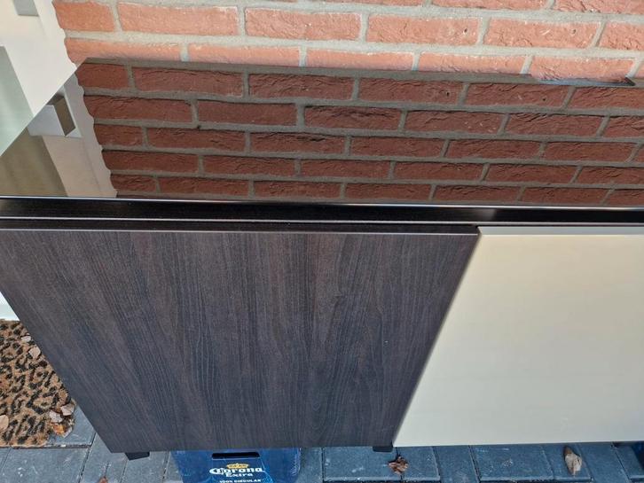 Nette Ikea Besta kast met glazen plaat, Huis en Inrichting, Kasten | Dressoirs, Zo goed als nieuw, 25 tot 50 cm, Ophalen