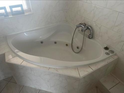 Cosmos hoek Whirlpool 104 x 140 wit kunststof, Huis en Inrichting, Badkamer | Complete badkamers, Gebruikt, Ophalen