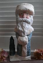 Prachtige brocante wattenpop Kerstman op plateau met kerstbo, Ophalen of Verzenden