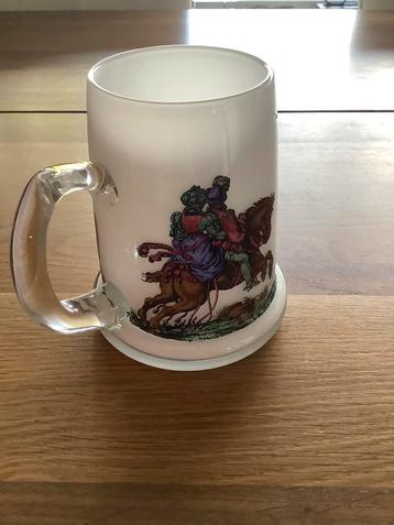 Glazen bierpul met design beschikbaar voor biedingen