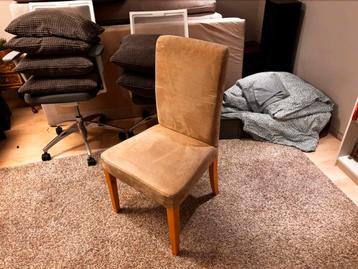 6 eetkamer stoelen gratis af te halen beschikbaar voor biedingen