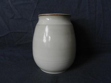 Ellipsvormige vaas door Fris Edam, model 52 / 517 h. 11,3 cm beschikbaar voor biedingen