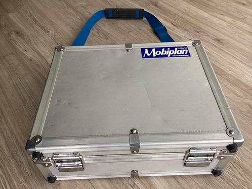 Metalen koffer is gebruikt voor modellen in te vervoeren, Hobby en Vrije tijd, Modelauto's | 1:50, Gebruikt, Overige typen, Ophalen of Verzenden