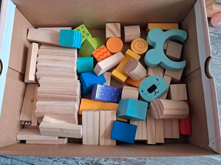 Houten blokken in schoenendoos, Kinderen en Baby's, Speelgoed | Bouwstenen, Gebruikt, Overige merken, Ophalen of Verzenden