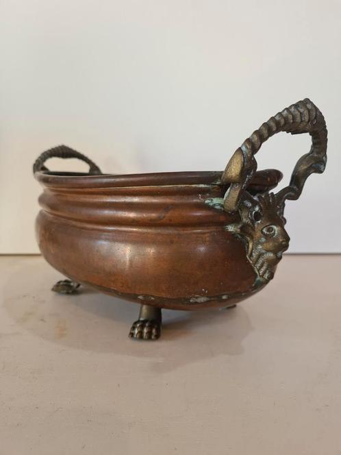 Antieke Leeuwen bak, Ovaal oud koperen Leeuwenkop plantenbak, Antiek en Kunst, Antiek | Koper en Brons, Ophalen of Verzenden