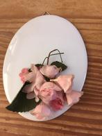 Retro porseleinen hangertje/roosjes gemerkt., Huis en Inrichting, Woonaccessoires | Spiegels, Gebruikt, Rechthoekig, Minder dan 50 cm