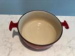 Le Creuset La Mama ovenschaal 17 cm Bordeauxrood, Gietijzer, Ophalen of Verzenden, Zo goed als nieuw, Keramische plaat