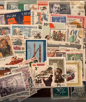 2 Pakketjes Thema Postzegels Muziekinstrumenten beschikbaar voor biedingen