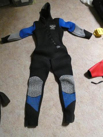 Wetsuit mt 36 beschikbaar voor biedingen
