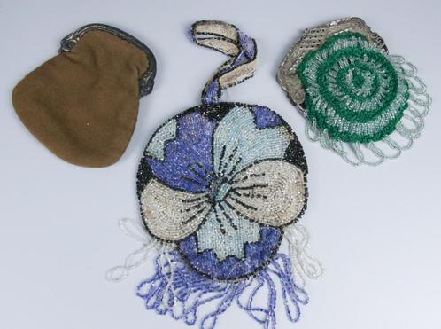 Twee antiek zilveren tasbeugels en een kralen avondtasje****, Antiek en Kunst, Antiek | Kleding en Accessoires, Dames, Ophalen