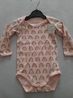 NIEUWE romper regenboogjes Mt 62/68, Kinderen en Baby's, Babykleding | Maat 62, Ophalen of Verzenden, Nieuw, Meisje, Nacht- of Onderkleding