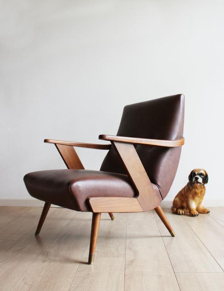 Bruine retro fauteuil. Vintage Mid Century design stoel, Huis en Inrichting, Fauteuils, Gebruikt, Hout, Overige materialen, 50 tot 75 cm