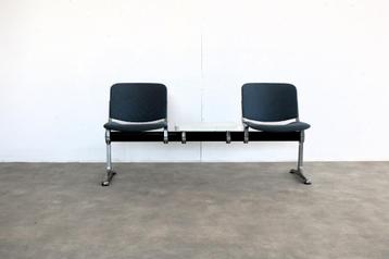 vintage bankje | wachtkamerbank met tafel | jaren 70 beschikbaar voor biedingen