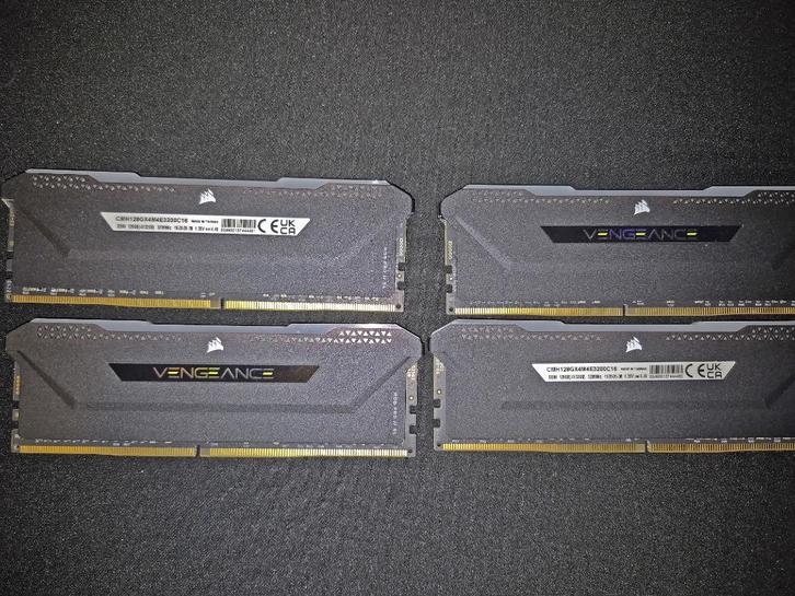 Corsair Vengeance RGB Pro 128GB (4x32GB) CMH128GX4M4E3200C16, Computers en Software, RAM geheugen, Zo goed als nieuw, Desktop