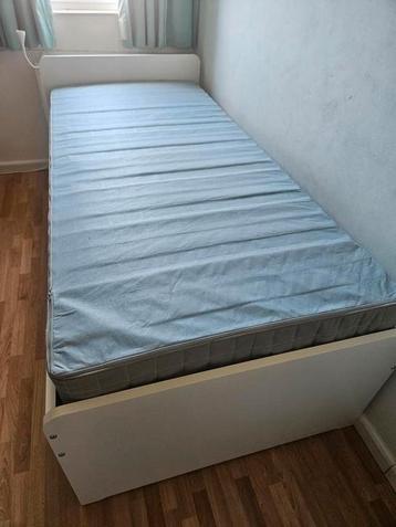 Bedframe 90x200, incl lattenrolbodem beschikbaar voor biedingen