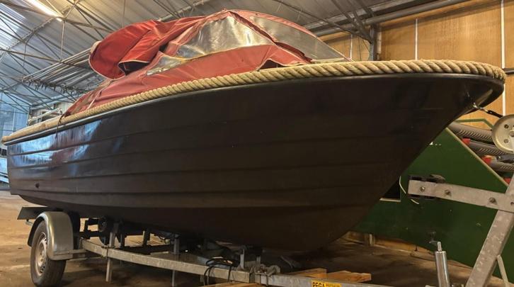 Sloep 5,7 m | 6 personen | 15 pk Mercury + trailer, Watersport en Boten, Sloepen, Gebruikt, 10 tot 30 pk, 3 tot 6 meter, Buitenboordmotor