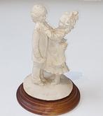 Italiaans beeldje van A. Belcari /Koppeltje jongen en meisje, Ophalen of Verzenden, Gebruikt, Mens