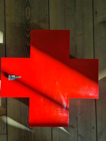 Rood Medicijnkastje - 40x40cm beschikbaar voor biedingen