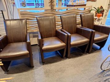 Set van 4 leren eetkamerstoelen, verrijdbaar en verstelbaar beschikbaar voor biedingen