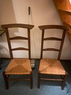 Twee houten (bid)stoelen met rieten zitting, Ophalen, Gebruikt, Twee, Bruin
